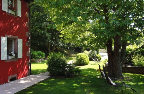 Freland House | La Haute Grange "Le Châtaignier" spacious gîte for 4, garden and beautiful views.