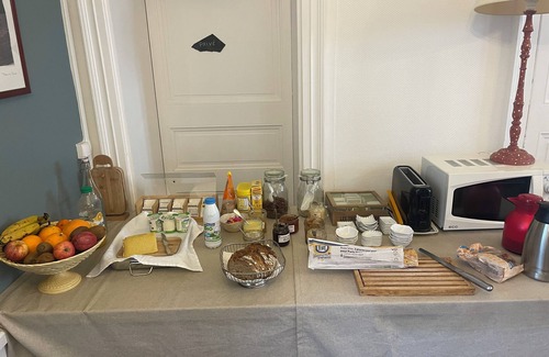 Le Pellerin Bed & Breakfast | La Houache Bed and Breakfast Travel