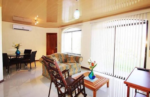 Atenas Apartment | La Jacaranda Luxury Condos