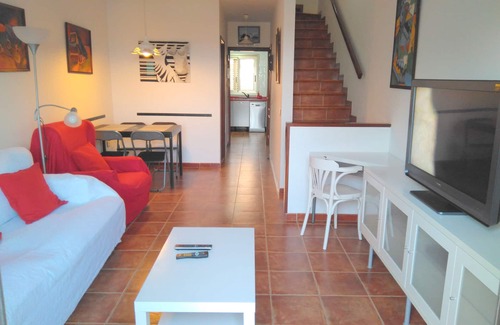 El Medano House | LA JAQUITA Beautiful and spacious beachfront, free WIFI