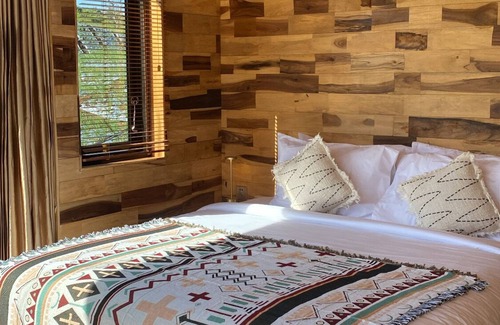 Songan Bed & Breakfast | La Jempana