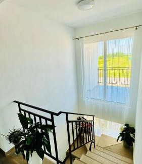 Ciupercenii Noi House | La Jenel