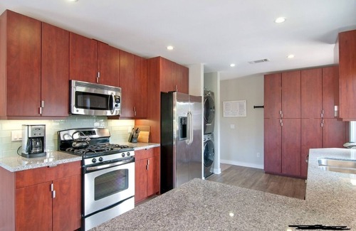 Beach Barber Tract Condo | La Jolla Beach and Village - Contemporary and Bright