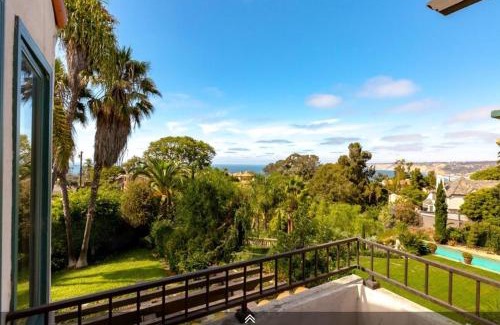 Country Club House | La Jolla Cove Beauty