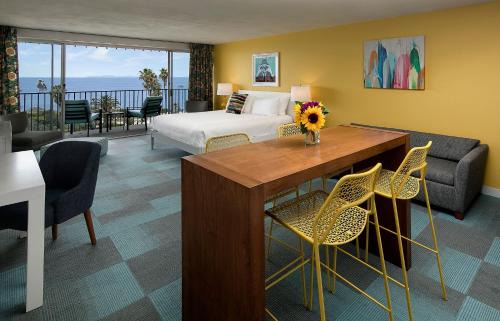 Village of La Jolla Hotel | La Jolla Cove Suites