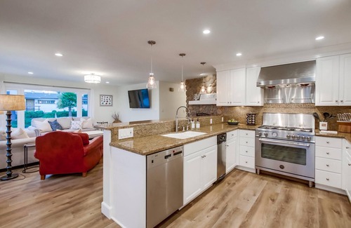La Jolla Mesa House | La Jolla Dream Home- Ocean Views, AC, Spa & Garage