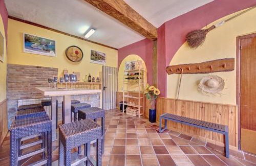 Viana Apartment | La Kasilla de Viana by Clabao