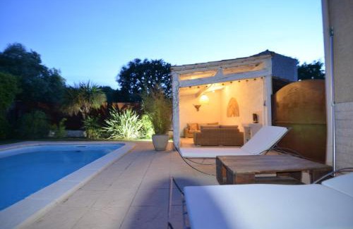 Saint-Victor-la-Coste House | La Lézarde, chambre d'hôte, piscine, salle d'eau privatif, café ou thé offert le matin