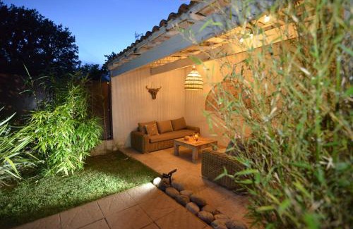 Saint-Victor-la-Coste House | La Lézarde, chambre d'hôte, piscine, salle d'eau privatif, café ou thé offert le matin