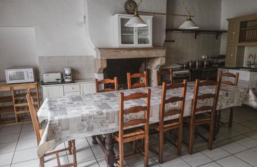 La Caillere-Saint-Hilaire House | LA LAUJÈRE IVIE - Gîte & Piscine privative