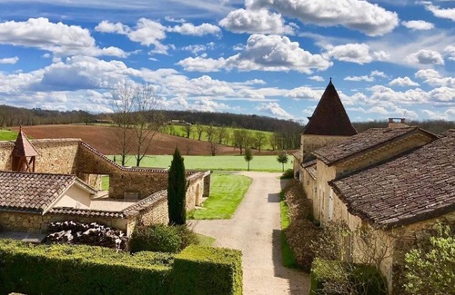 Salles House | La Lavandiere open plan family Gite