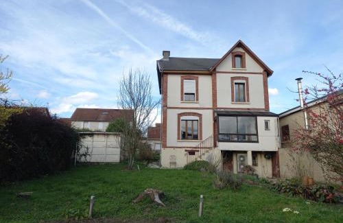 Nouvion-sur-Meuse House | La locomotive by La BB12087