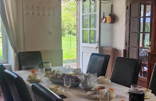 Saint-Leonard-de-Noblat Bed & Breakfast | La Longère du cheval noir chambre d'hôtes référence et table d'hôtes, en pleine nature, proche d'une cité médièvale, parking couvert securisé