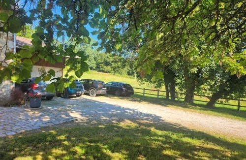 Saint-Leonard-de-Noblat Bed & Breakfast | La Longère du cheval noir chambre d'hôtes référence et table d'hôtes, en pleine nature, proche d'une cité médièvale, parking couvert securisé