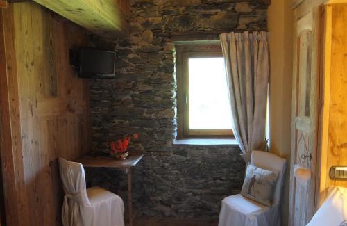 Brusson Bed & Breakfast | La Luge D'Antan Maison d'Hôtes & SPA