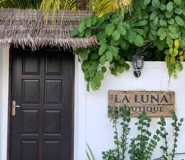 Dhangethi Bed & Breakfast | La Luna Boutique Dhangethi