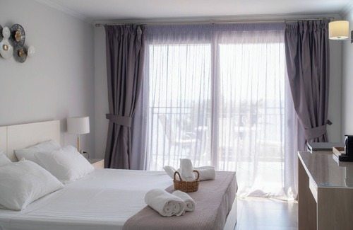 Troulos Hotel | La Luna Hotel