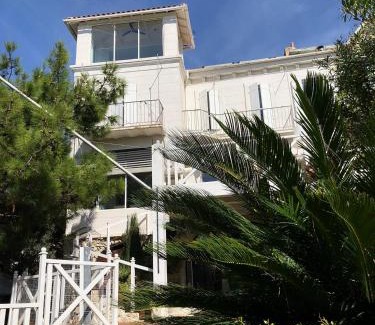 Bompard Bed & Breakfast | La LUNA of MARSEILLE - VILLA D'ARCHITECTE B&B