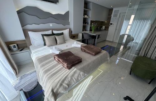Nasice Hotel | La Luna Petite Suite Deluxe with Free Jacuzzi, Bikes & Covered Parking