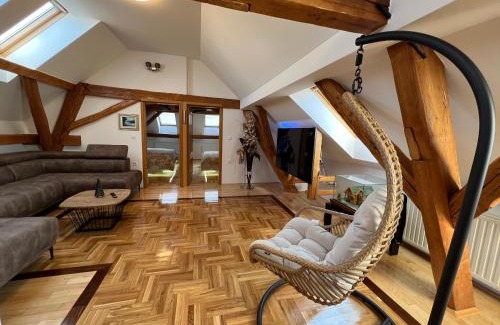 Nasice Hotel | La Luna Rustic Deluxe Apartment with Free Jacuzzi, Bikes & Covered Parking