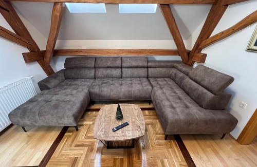 Nasice Hotel | La Luna Rustic Deluxe Apartment with Free Jacuzzi, Bikes & Covered Parking