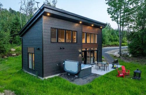 Saint Come House | La Luxueuse Spa et Montagne de Ski Chalet NEUF