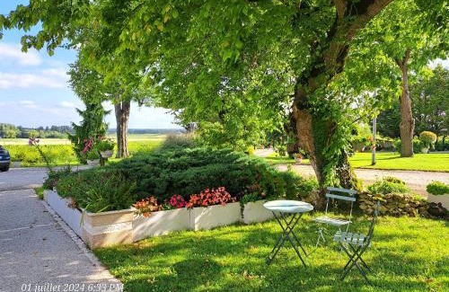 Moings Apartment | La Métairie au milieu des vignes