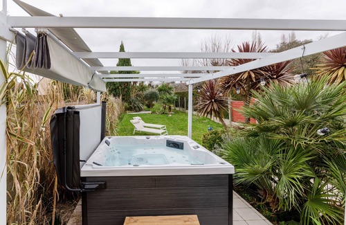 Saint-Meloir-des-Ondes House | La Maison Melo - Jacuzzi et Sauna - proche de la plage