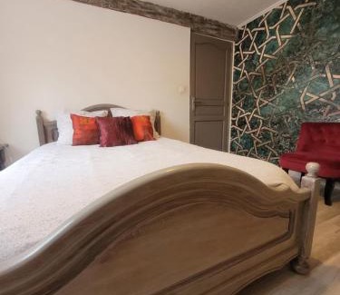 Avize House | La Maison Au 1894 bulles de bonheur