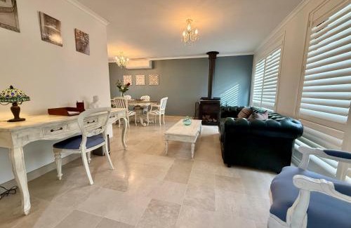 Welby House | LA MAISON BLEUE - Centrally located 3 Bedroom home in the Southern Highlands