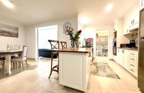 Welby House | LA MAISON BLEUE - Centrally located 3 Bedroom home in the Southern Highlands