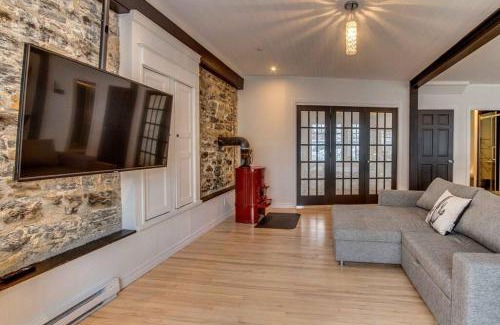 Quartier 5-4 Apartment | La Maison bleue des Artistes