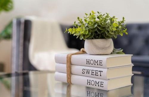 Kensington-Cedar Cottage House | La Maison