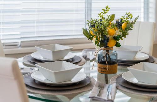 Kensington-Cedar Cottage House | La Maison