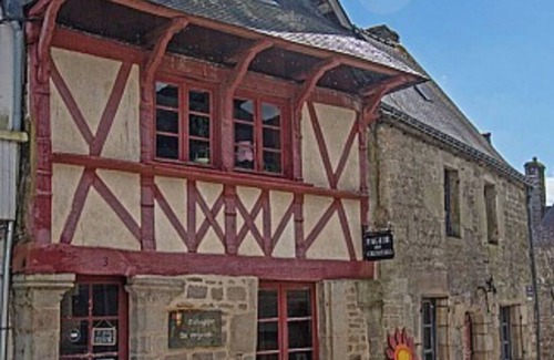 Guemene-sur-Scorff House | La Maison Crème is a stunning town house, in the heart of Guemene Sur Scorff.