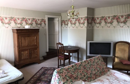 Dalhem House | LA MAISON D'ACHILLE in Aubin, short circuit homestay