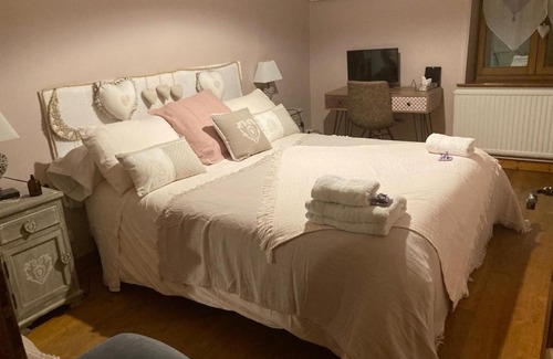 La Tour-de-Salvagny Bed & Breakfast | LA MAISON D'IVONA