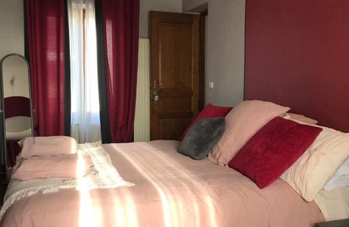 La Tour-de-Salvagny Bed & Breakfast | LA MAISON D'IVONA