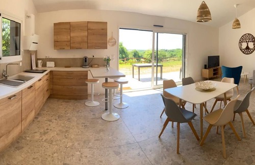 Saint-Avit-Senieur House | La Maison dans la prairie fleurie: Poppy cottage