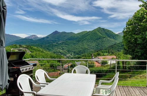 Sentenac-d'Oust Ski Chalet | La maison de Canlat.nA comfortable chalet ideal for a family stay.