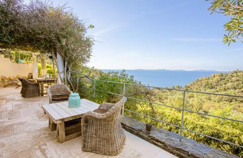 Cavalaire-sur-Mer Apartment | La Maison de Constance