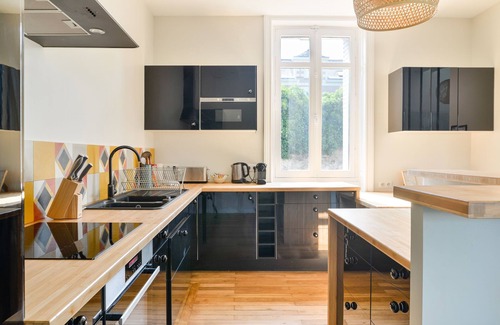 Waldeck-Sully House | La Maison de Famille - Superbe maison de maître