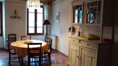 Saint-Jean-du-Bruel Apartment | La maison de grand-mère Angèle