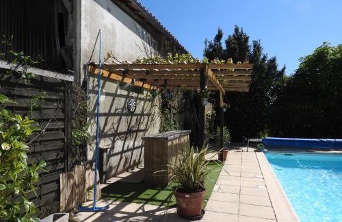 Celles-sur-Belle Apartment | La maison de Léon