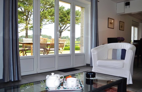 Landeda House | La Maison de l'Aber, at the edge of Aber Wrach, sea view