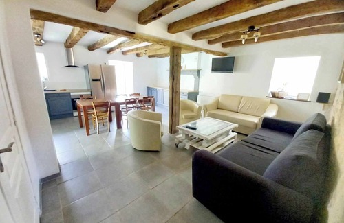 Peyrat-de-Bellac House | La maison de l'Anglaise - Gîte sleeps 15