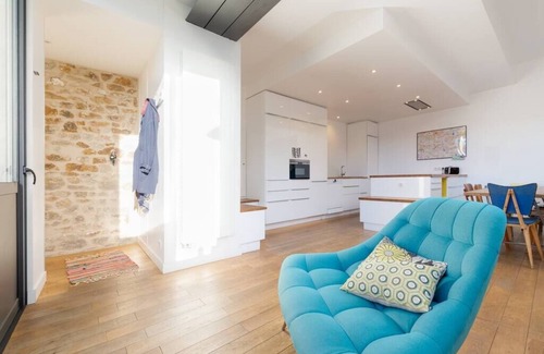 Avranches House | La Maison de Ville | table soccer | pingpong | basketball | garden