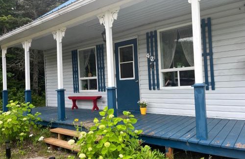 L'Anse-Saint-Jean House | La maison des Coteaux