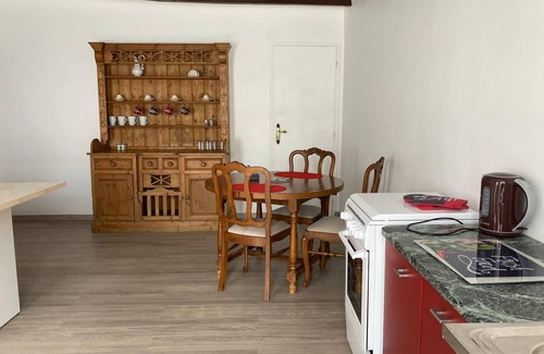 Genouille House | La Maison des Roses 1-Bed House in Genouille