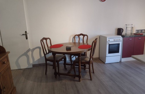 Genouille House | La Maison des Roses 1-Bed House in Genouille